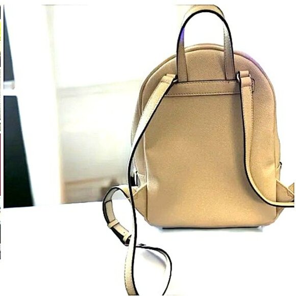 🆕✨ Guess Off White Backpack - Picture 4 of 5